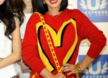 Katy Perry in Giappone veste Moschino il look è ispirato a Mc Donalds 3