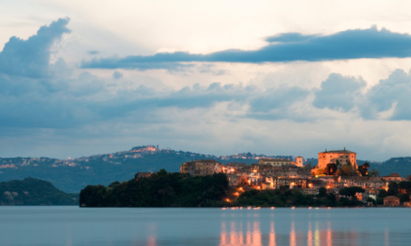 5 mete romantiche al lago per weekend San Valentino