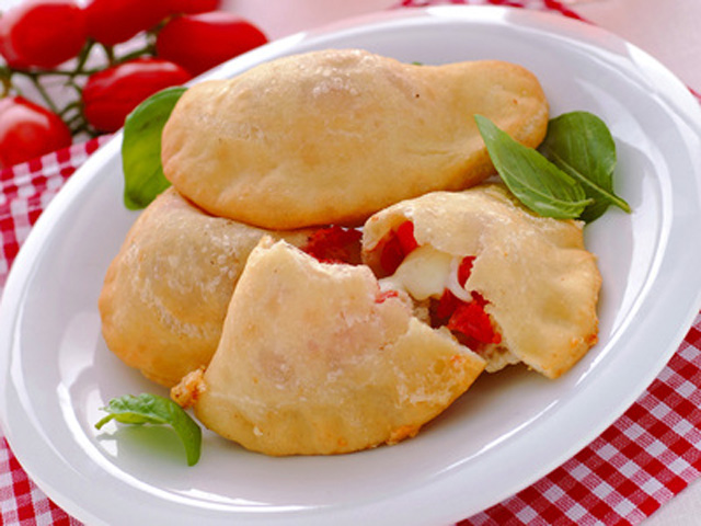 Ricetta dei panzerotti pugliesi pomodoro e mozzarella