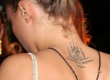 La schiena tatuata di Cara Delevingne image ini 620x465 downonly