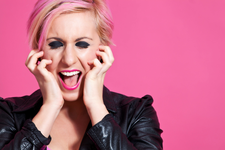 capelli biondi e rosa