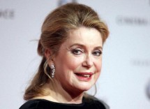 catherine deneuve sen prend carla bruni sarko L 1