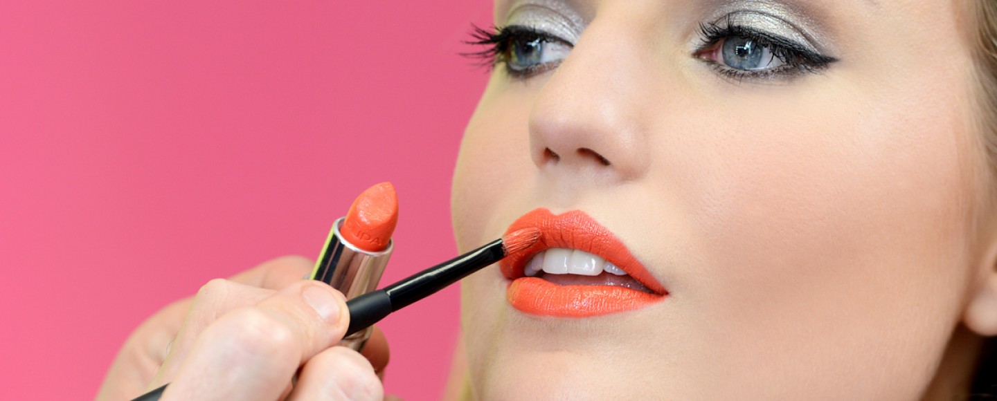 Come abbinare rossetto corallo