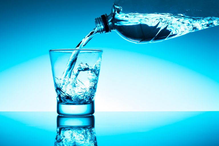 Quanti litri di acqua bere giornalmente