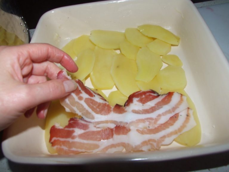 Sformato di patate al forno con pancetta: ricetta