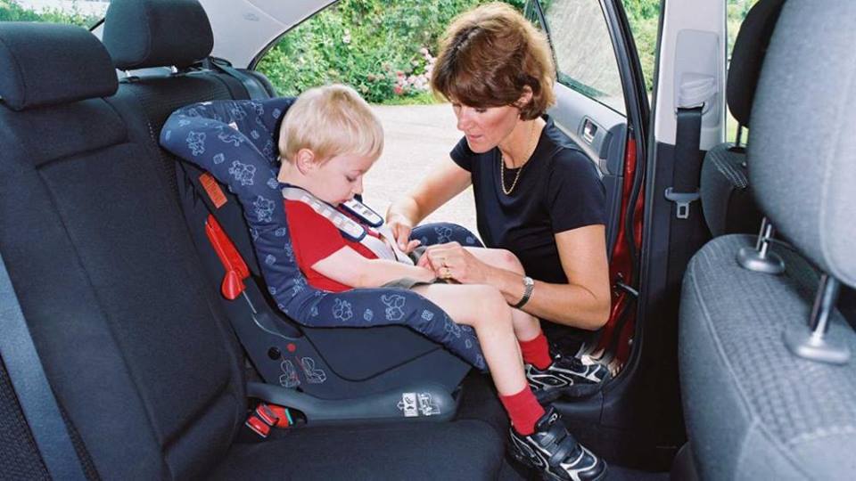 Bambini dimenticati in auto