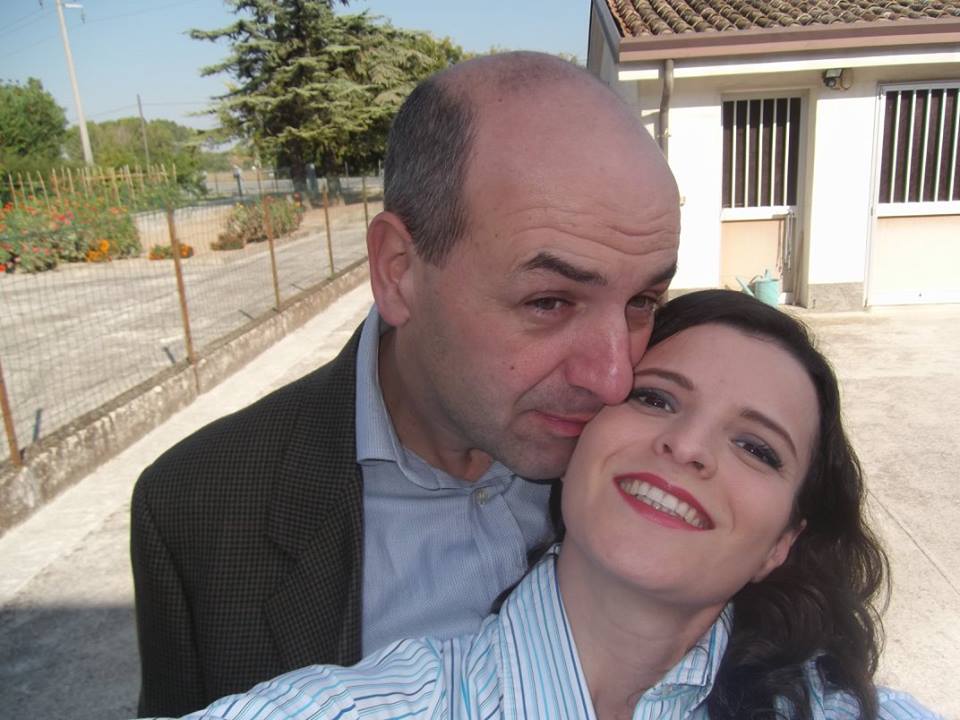 Vivono felicemente con 2 euro al giorno