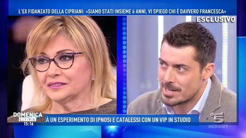 Simone, domenica Live