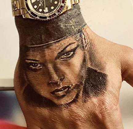 Nuovo tatuaggio per Corona