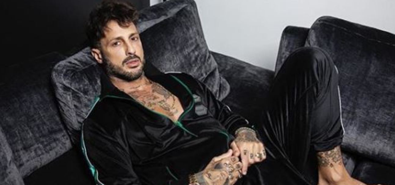 Fabrizio Corona Posta Una Foto Di Carlos Interviene Nina Moric Donne Magazine