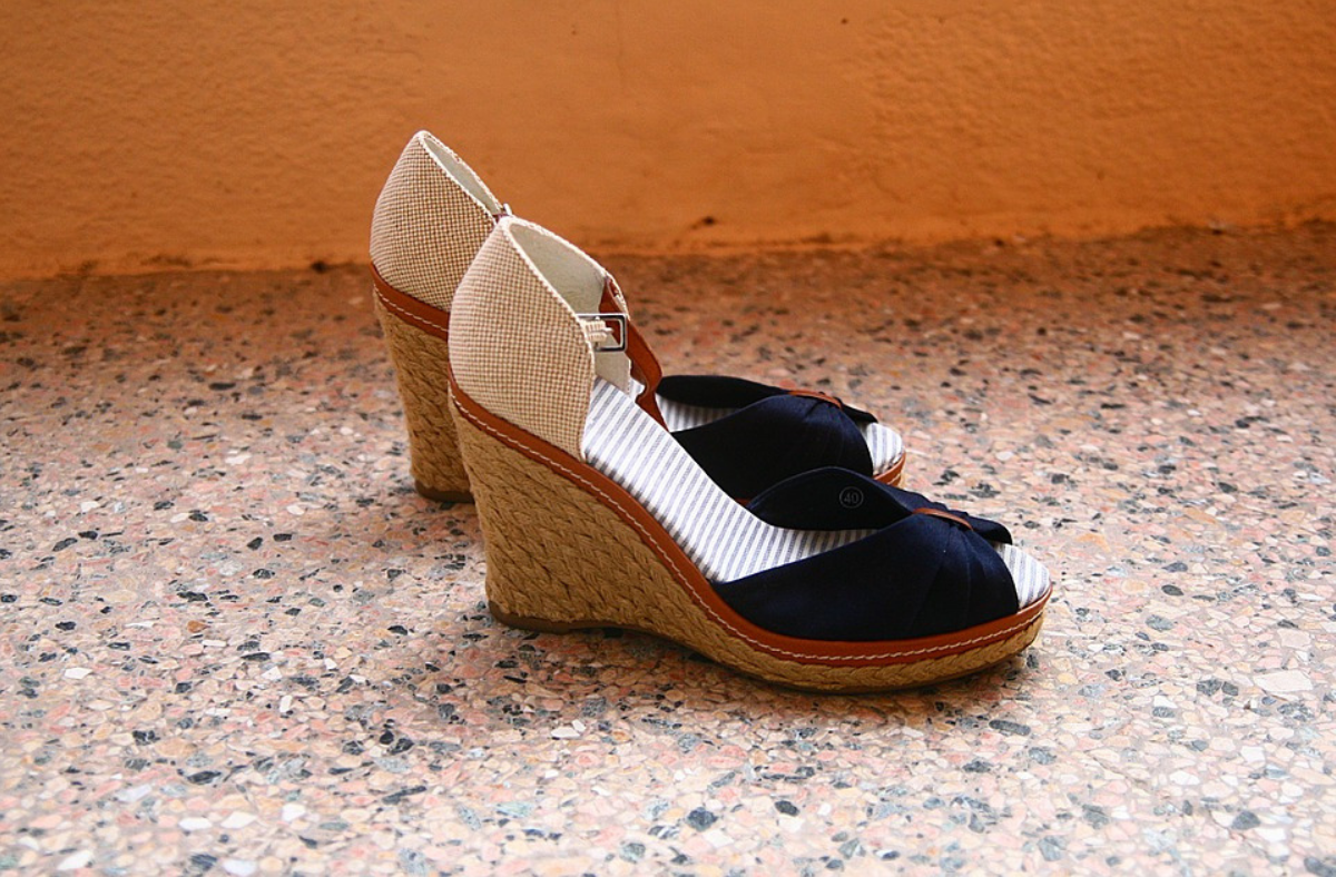sandali zeppa di sughero