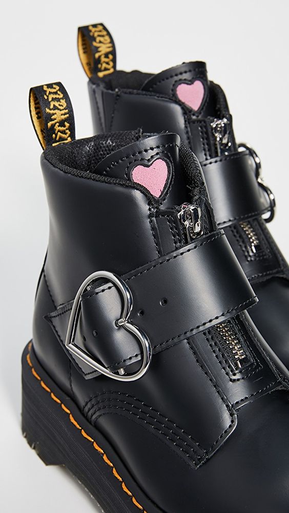 DR. MARTENS X LAZY OAF