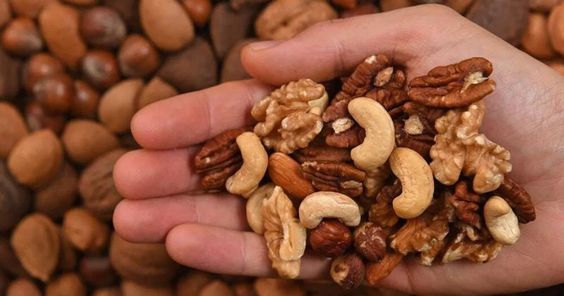 Cosa mangiare senza ingrassare: frutta secca