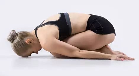 posizione bambino yoga
