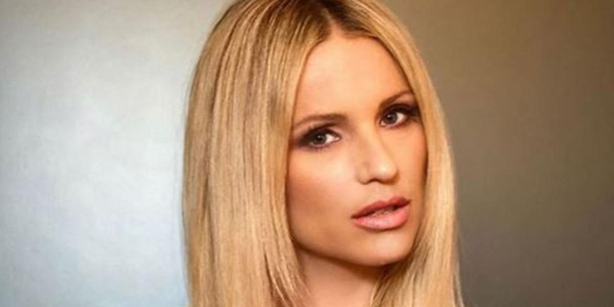 michelle hunziker incinta striscia la notizia