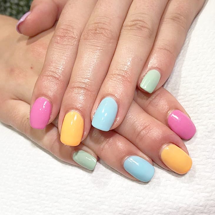 Pastel manicure tendenza