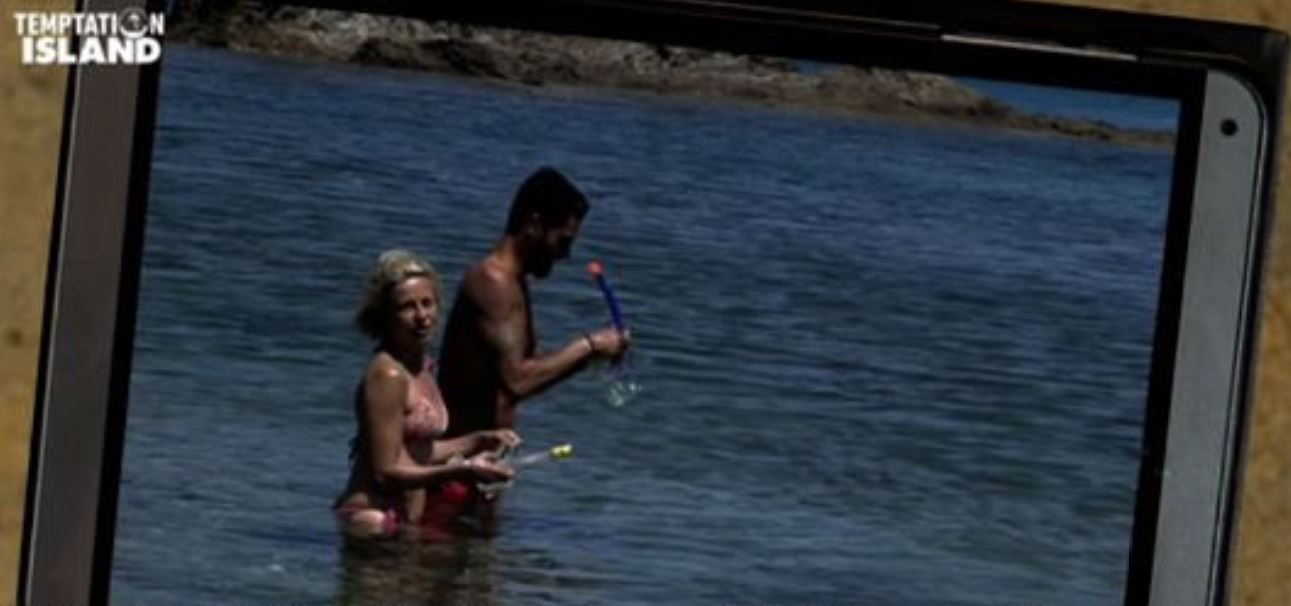 temptation island antonella elia pipì