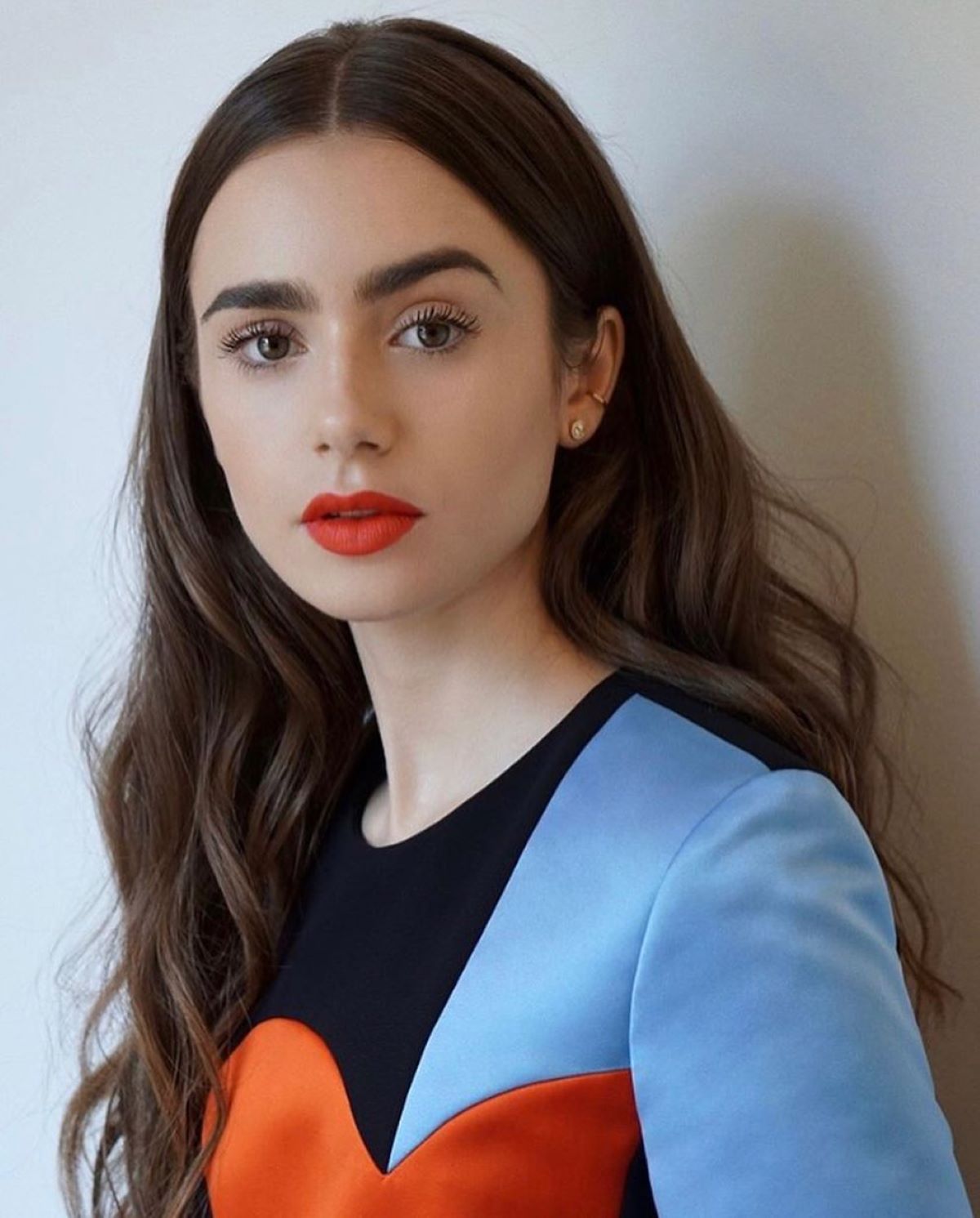 Emily in Paris, i look di Lily Collins le foto Donne Magazine