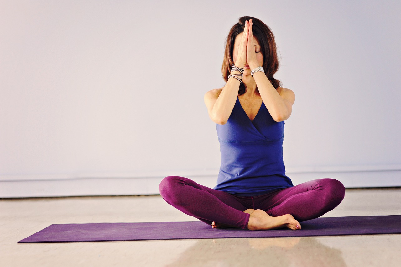 esercizi yoga per pavimento pelvico