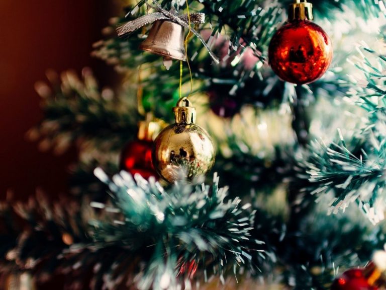 come decorare l'albero di natale 2020