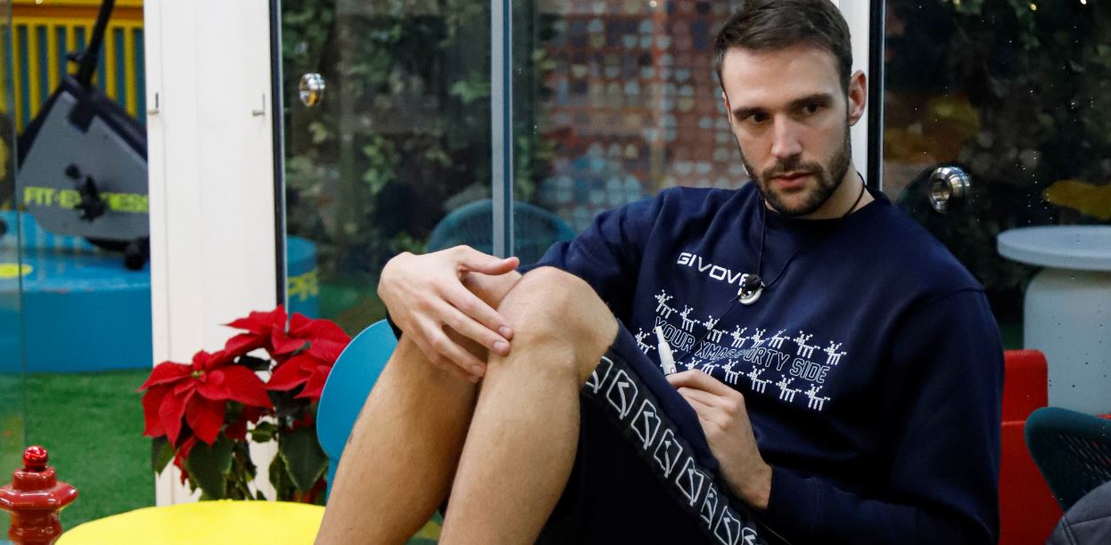 gf vip andrea zenga bacio dayane