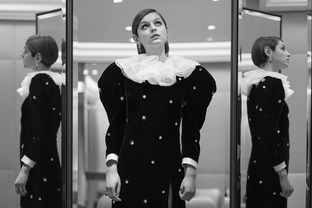 emma corrin golden globes