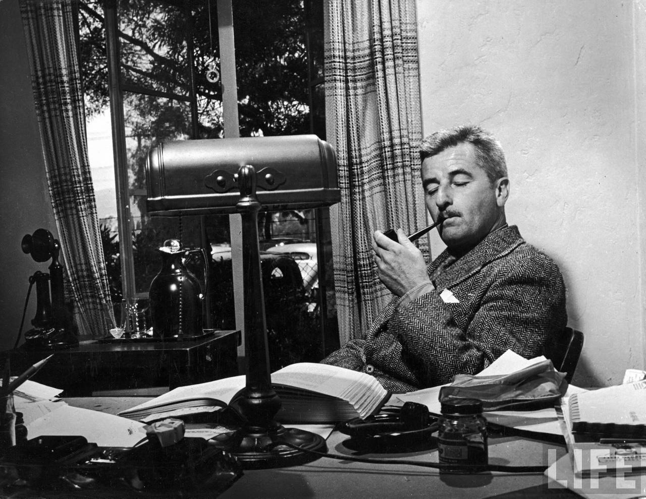 Chi era William Faulkner