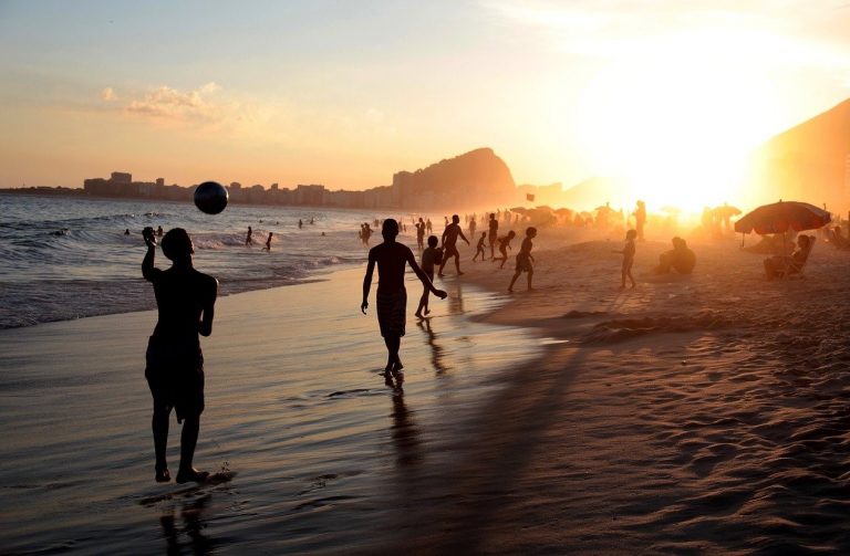 giochi da spiaggia adulti