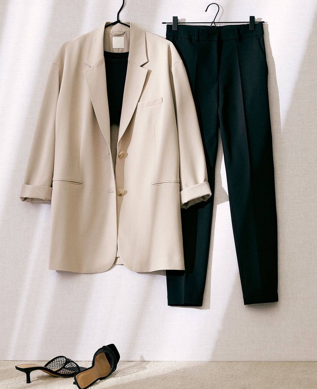 outfit pantaloni neri