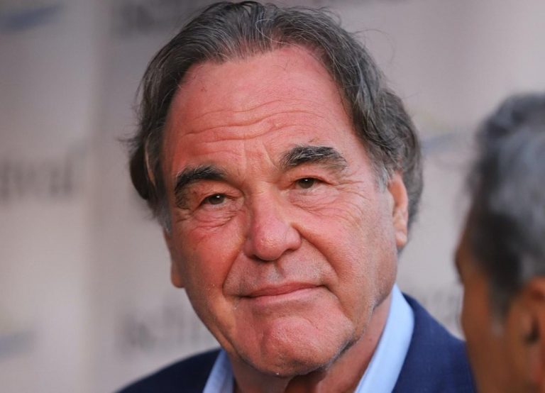 Chi è Oliver Stone