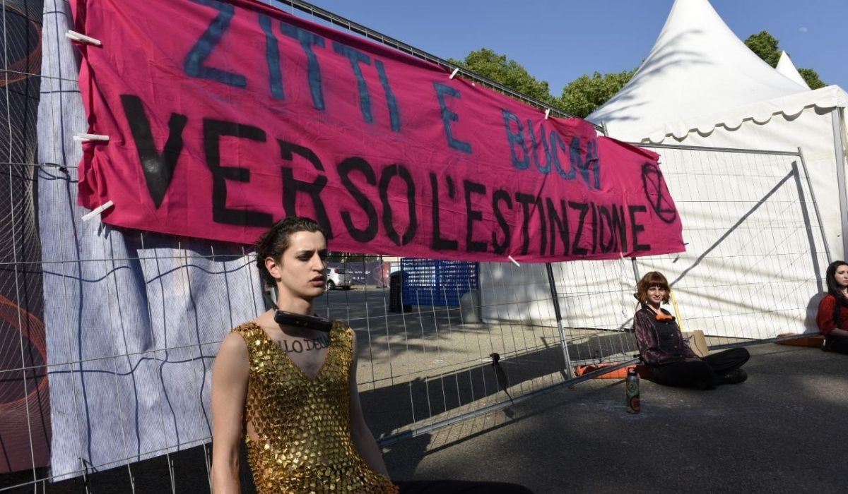 Eurovision sosia Maneskin incatenati