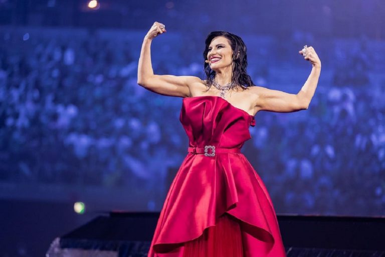 Eurovision 2022 i look di Laura Pausini per la seconda semifinale
