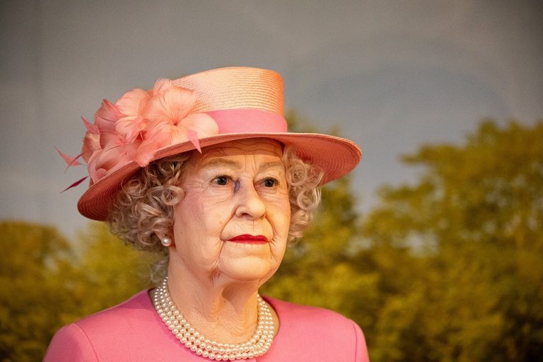 Look della Regina Elisabetta per il Giubileo