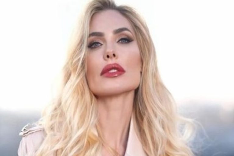 Ilary Blasi dopo Isola mare look