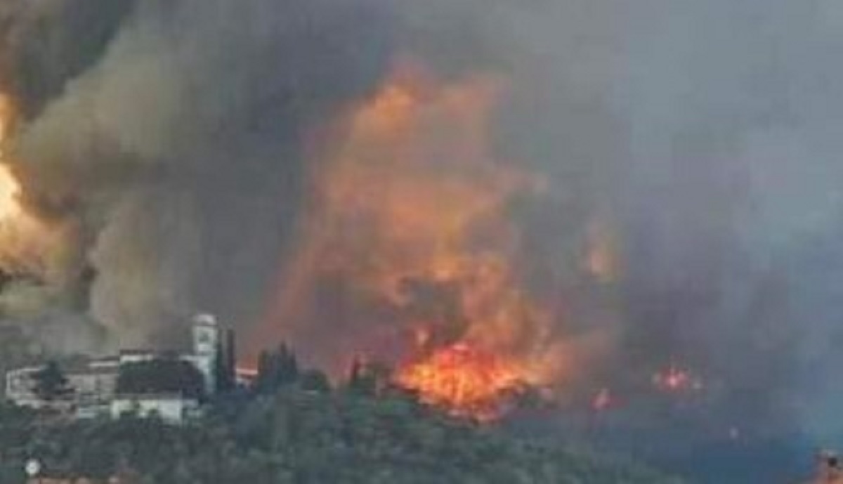 Il Carso brucia ed ora ci si mette anche la bora