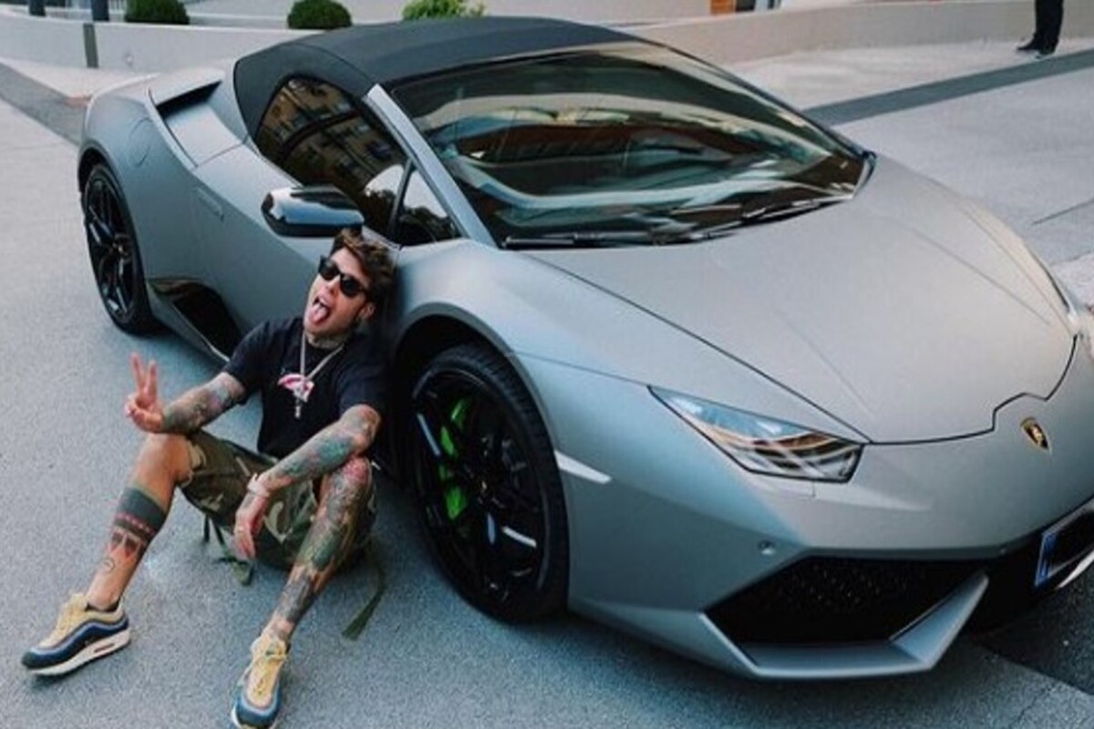 Fedez Chiara Ferragni nuova Ferrari