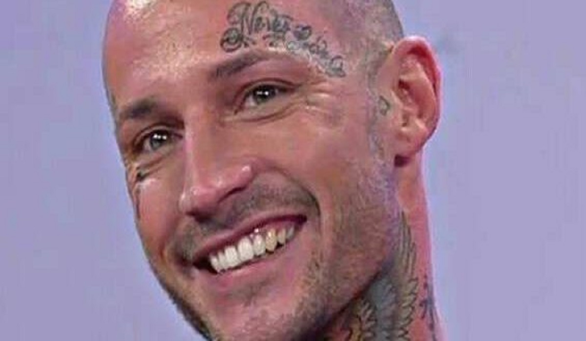 Manuel Vallicella tatuaggio occhi