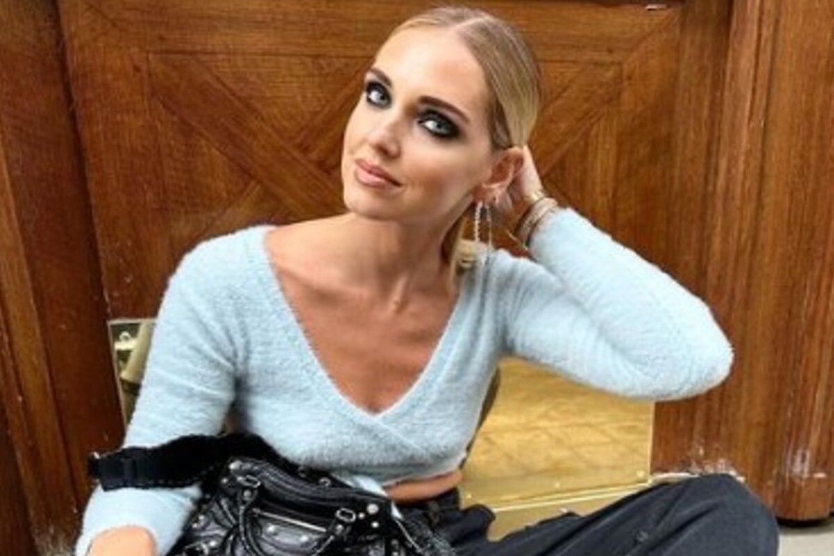 Fuorisalone, Chiara Ferragni spiazza tutti: l'outfit scomposto è super cool