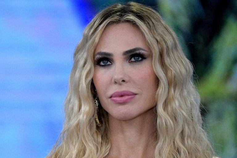 Ilary Blasi lascia Isola Famosi