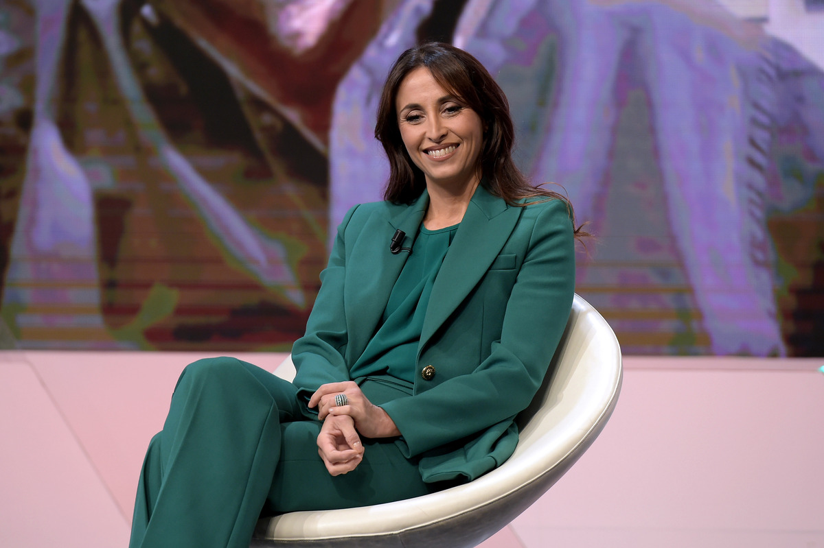 Moda estate 2023: come abbinare la maglia a righe di Benedetta Parodi