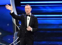 Il palco dell'Ariston nel 2024 non vedrà più il conduttore de I soliti ignoti? Le voci a riguardo