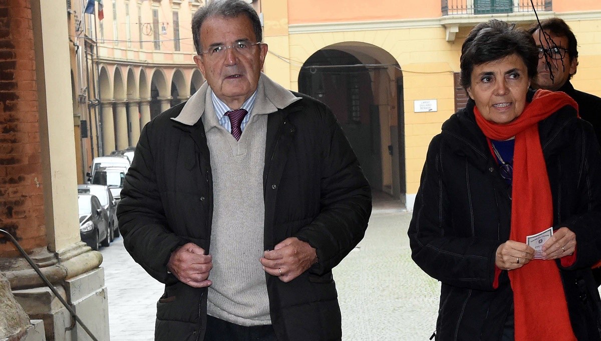 Chi era Flavia Franzoni? Romano Prodi dice addio alla moglie la causa della morte DonneMagazine.it moglie 1200x682 Immagine Chi era Flavia Franzoni? Romano Prodi dice addio alla moglie la causa della morte DonneMagazine.it Immagine