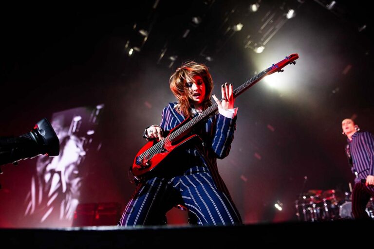 La bassista della band rock italiana si fa vedere con una nuova donna: alla scoperta del suo nuovo amore