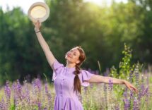 Moda estate 2023, come abbinare il lilla: idee e outfit