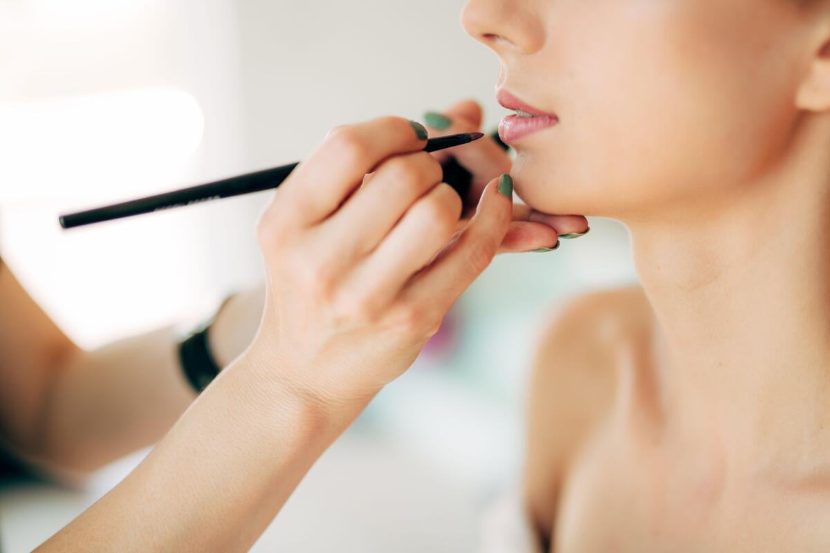 Come truccare le labbra sottili: i consigli per valorizzarle con il make up
