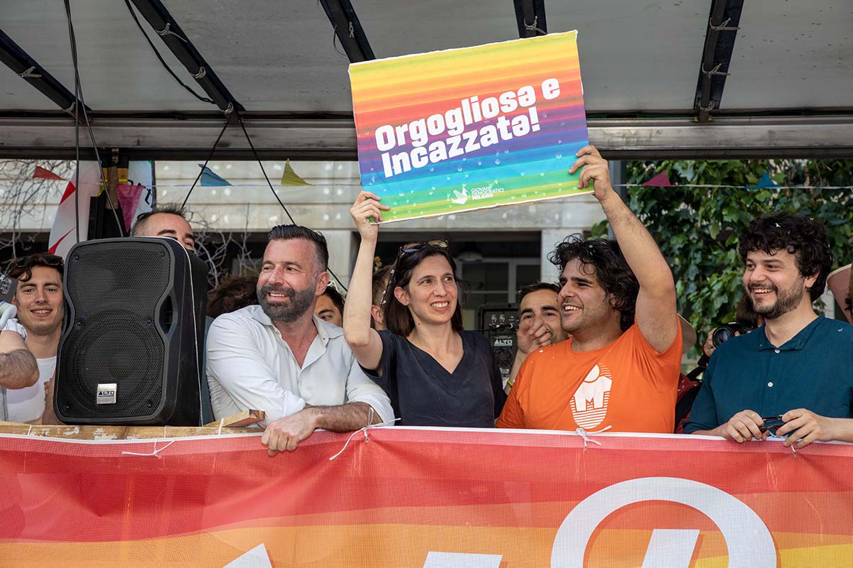 La parata dell'orgolgio arcobaleno nel capoluogo lombardo: chi sono le celebrità che hanno partecipato?