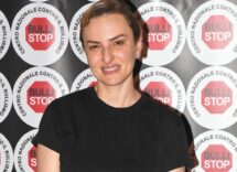La cantante posta foto senza veli sui social
