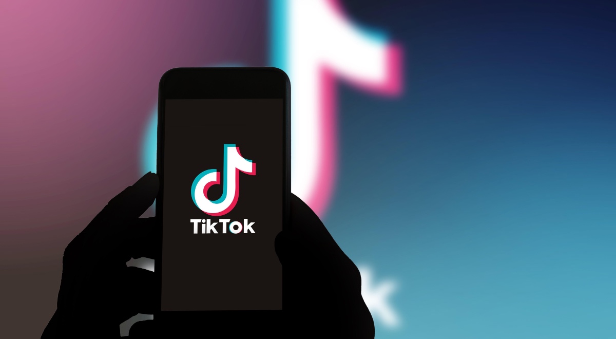 Tutto sull’account moda che ha scalato l’algoritmo di TikTok