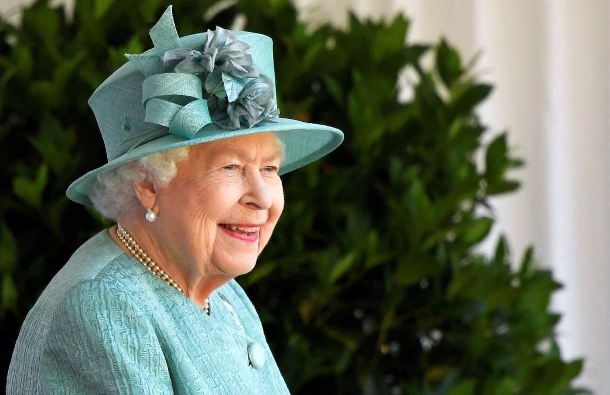 Un anno senza la Regina Elisabetta: 10 frasi strepitose che ci hanno fatto sorridere