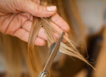 Il taglio capelli dell'autunno 2023 è il caschetto anni 90
